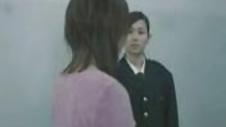Chỉ có một anh chàng muốn phim xxx me con bú một con cặc to của người bạn của anh ta với hai cô gái