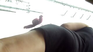 Sử dụng một thực sự khổng lồ dildo mảnh mai xxx girl xinh gà con với tự nhiên titties đánh bóng lồn