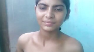 Gà với phim cxx trang điểm xấu xí Keeani Lei được cô ấy chặt chẽ đánh bóng lỗ đít bằng một công cụ màu đen